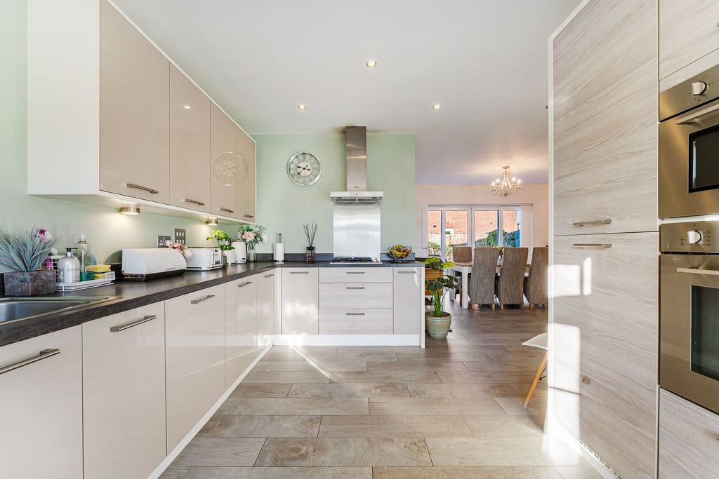 Property photo 2 of 44