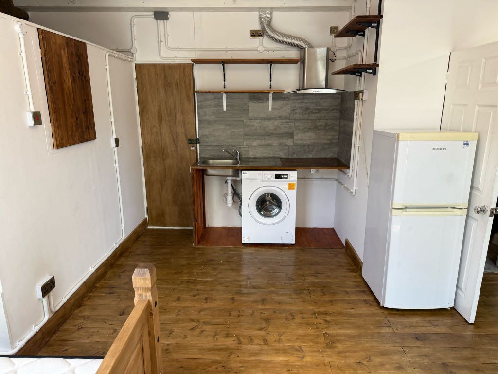 Property photo 3 of 6