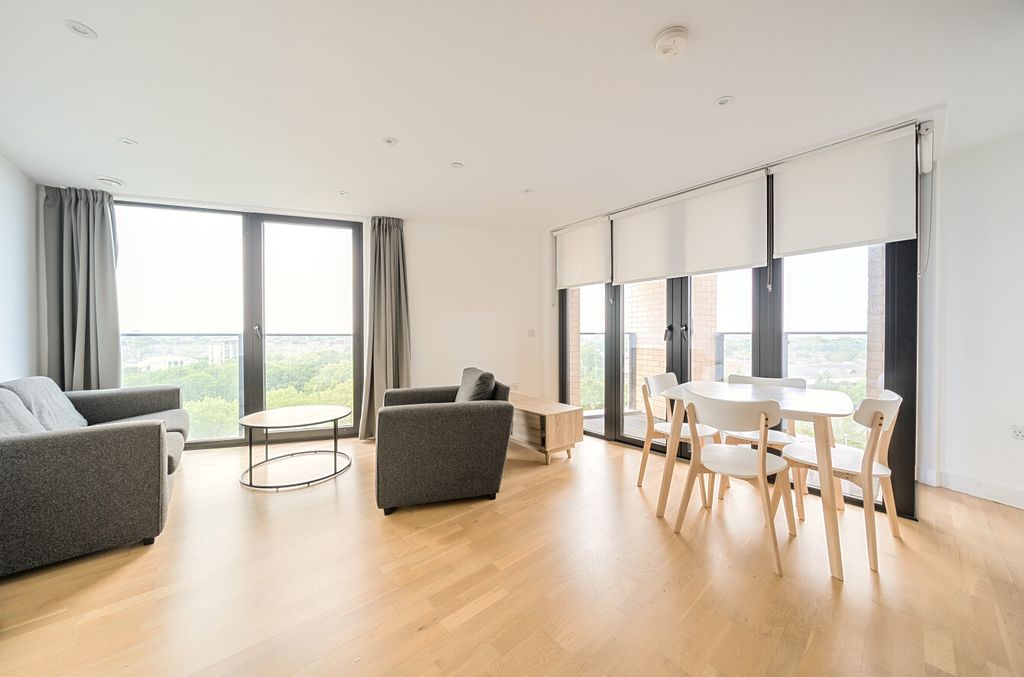 Property photo 2 of 22 1296330-11-682dcc...