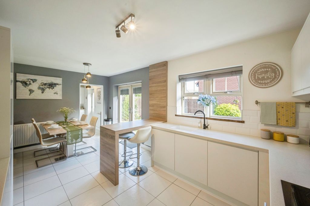 Property photo 3 of 29 11