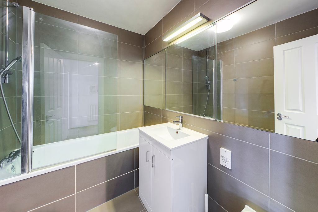 Property photo 3 of 3 Cam00067P1-Pr0021-Still06