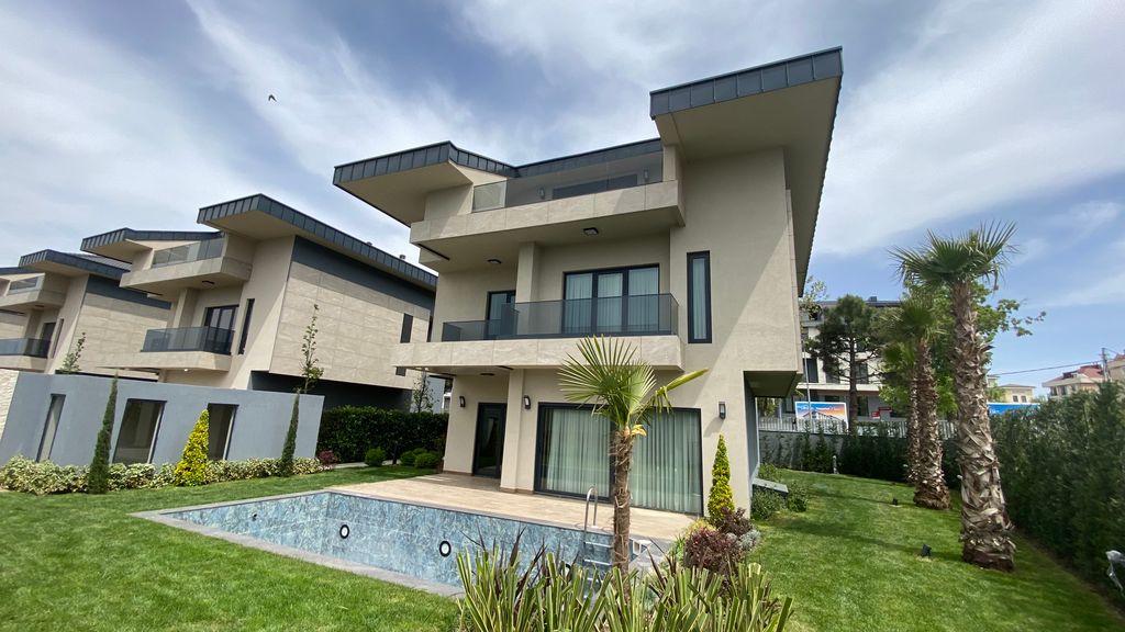 Property photo 1 of 12 Luxury Istanbul Smart Home Properties For Sale - Villas With Private Pools And Gardens