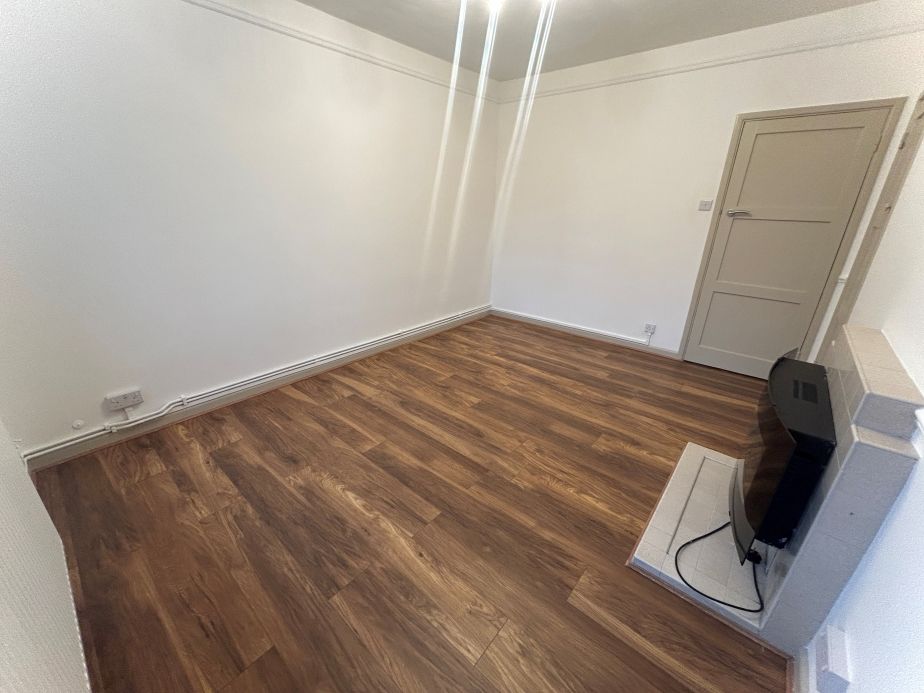 Property photo 3 of 11 A0B983B3-B559-4Fcc-B633-182Ddb5Ae451.Jpg