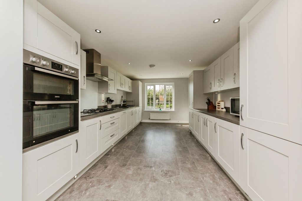 Property photo 2 of 32 Kitchen