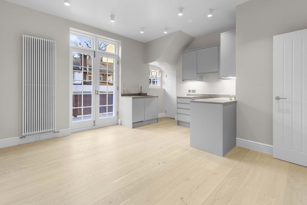 Property photo 2 of 9 Kitchen