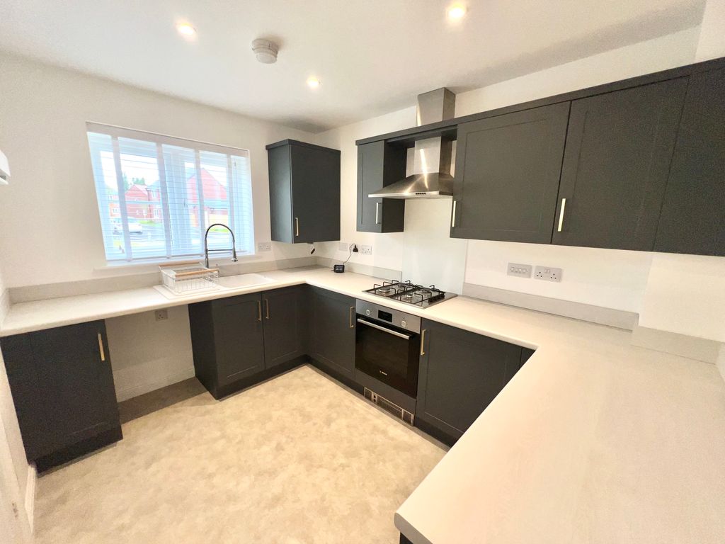 Property photo 3 of 10 Kitchen