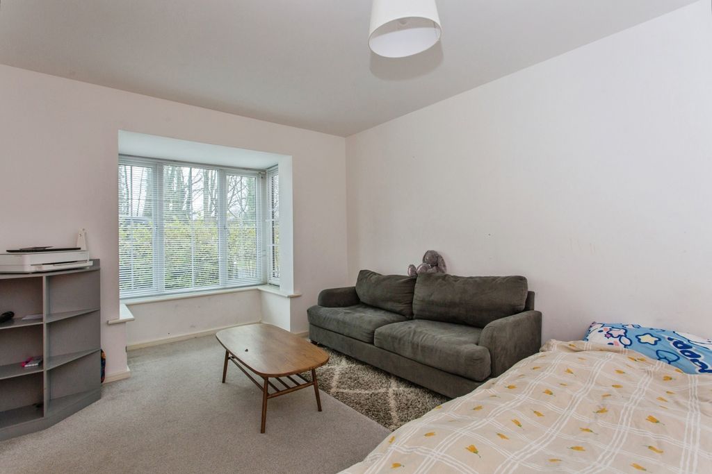 Property photo 3 of 17 Lounge