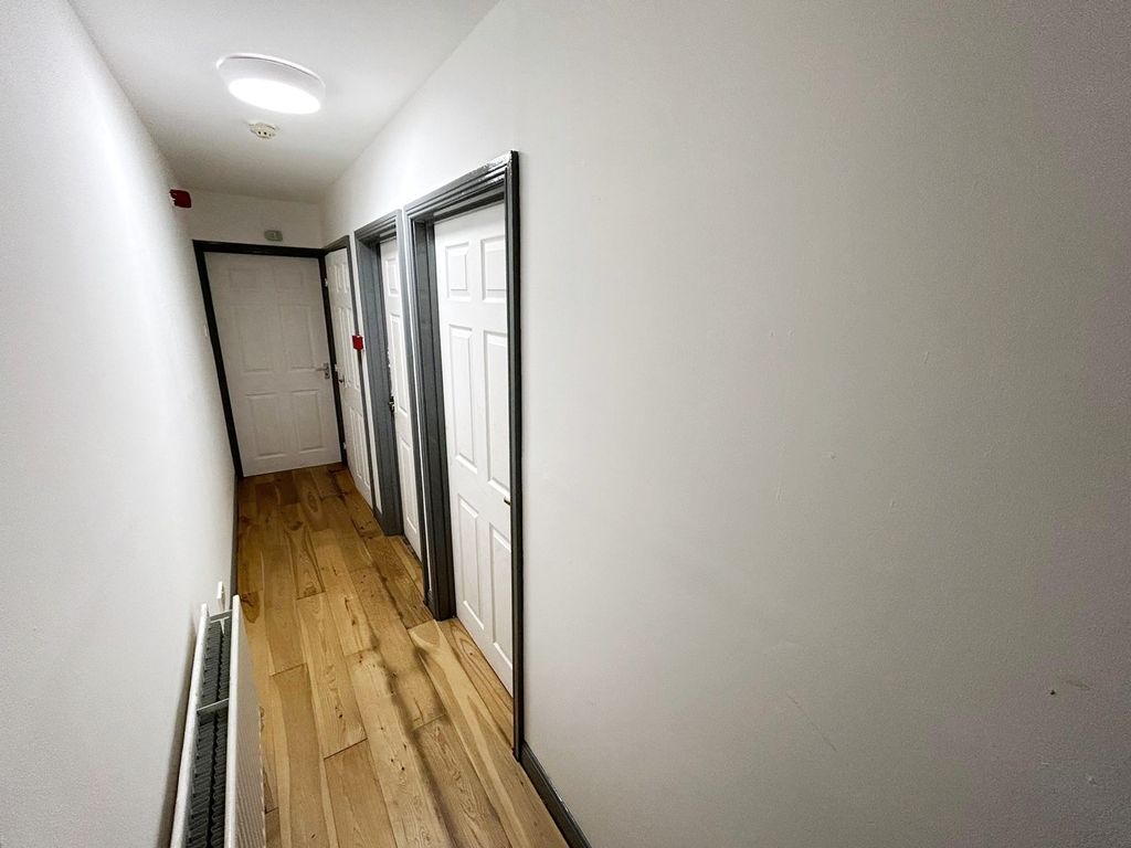 Property photo 3 of 7 Hallway