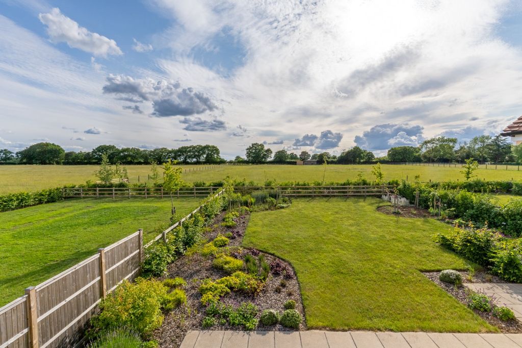 Property photo 3 of 19 Garden Views