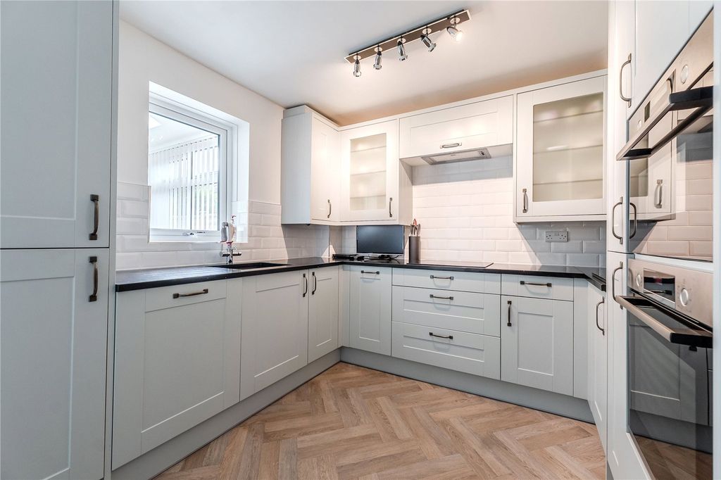 Property photo 3 of 15 Dining Kitchen