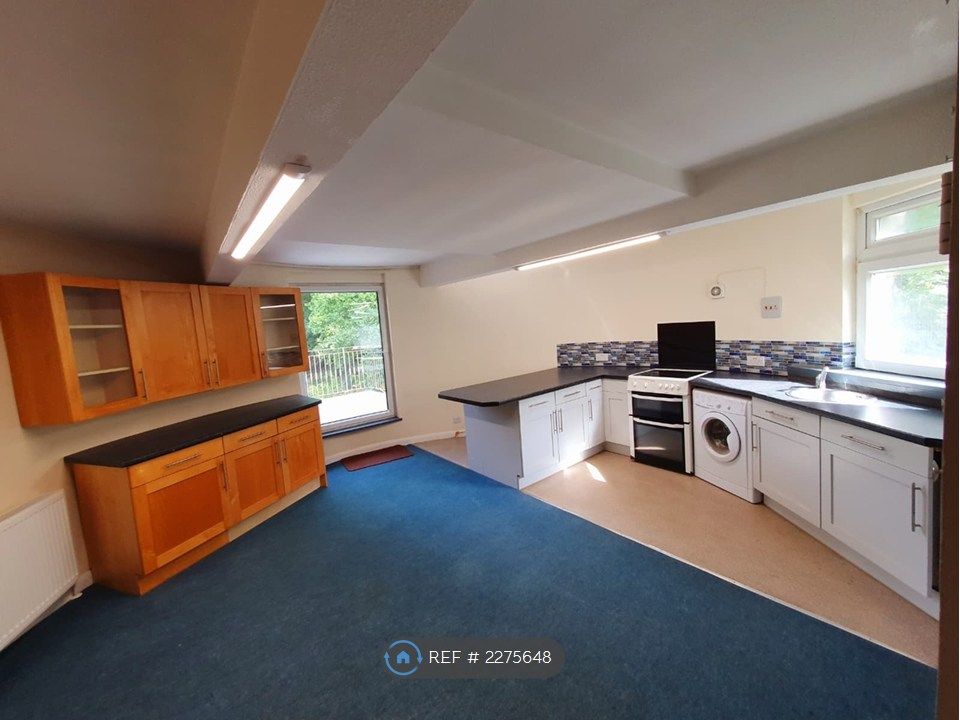 Property photo 3 of 14 Kitchen