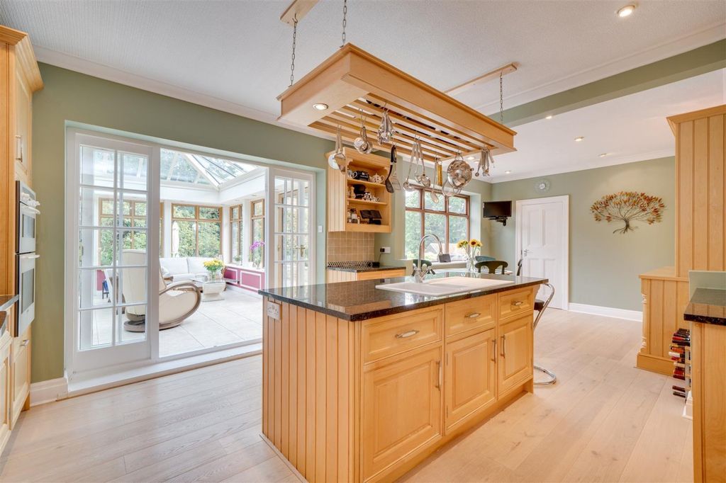 Property photo 2 of 26 Picture No. 32