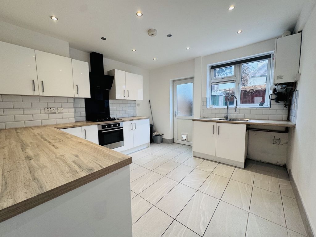 Property photo 2 of 9 Photo 1