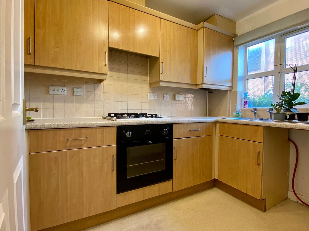 Property photo 2 of 6 Kitchen