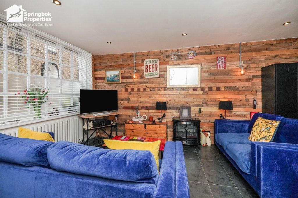 Property photo 3 of 16 Image 2
