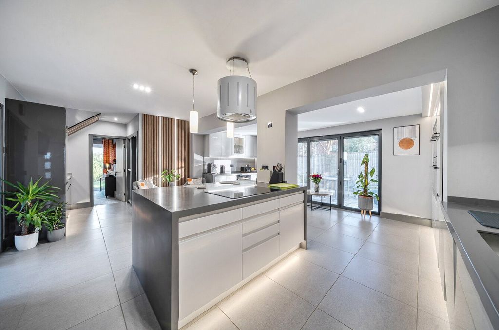 Property photo 2 of 38 Picture No. 22