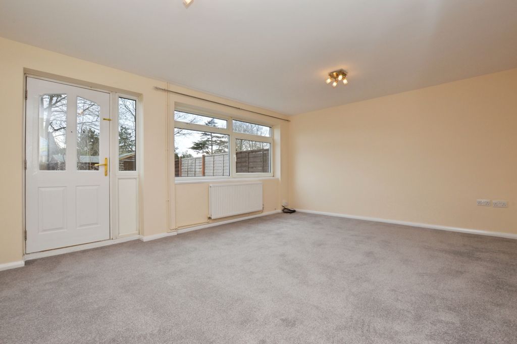 Property photo 2 of 10 F3Bb7743-Lounge