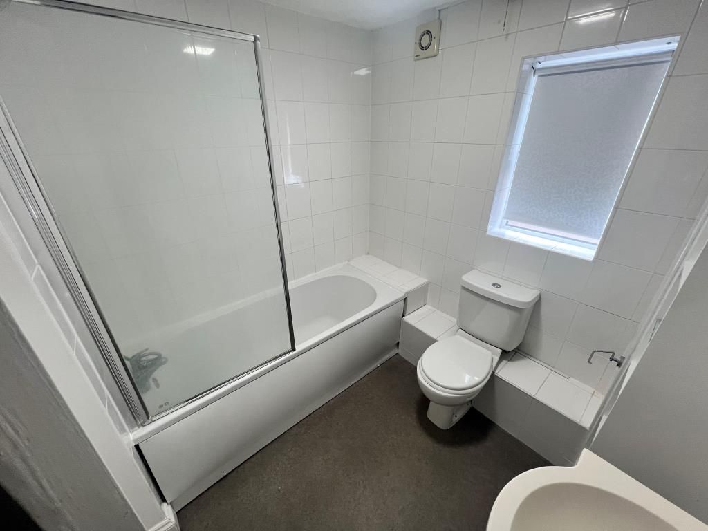 Property photo 3 of 6 Bathroom