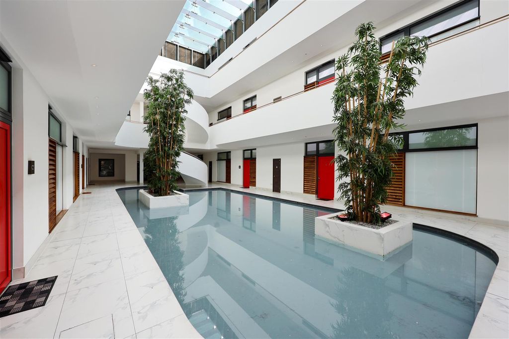 Property photo 1 of 22 Communal Area