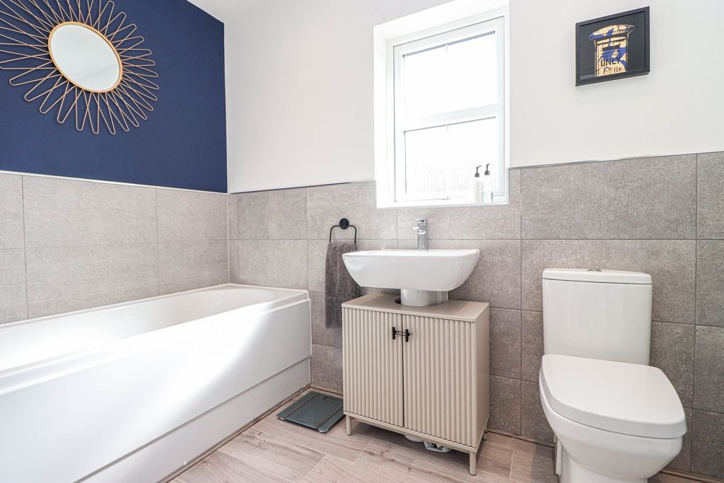 Property photo 3 of 21 Family Bathroom
