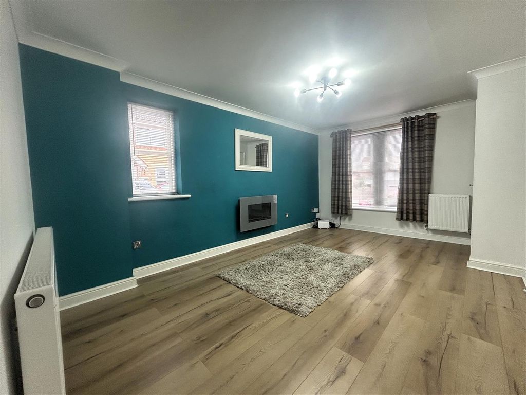 Property photo 3 of 13 Living Room