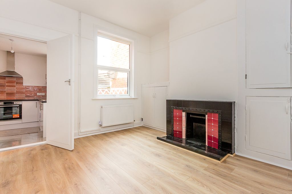 Property photo 3 of 10 Dining Room