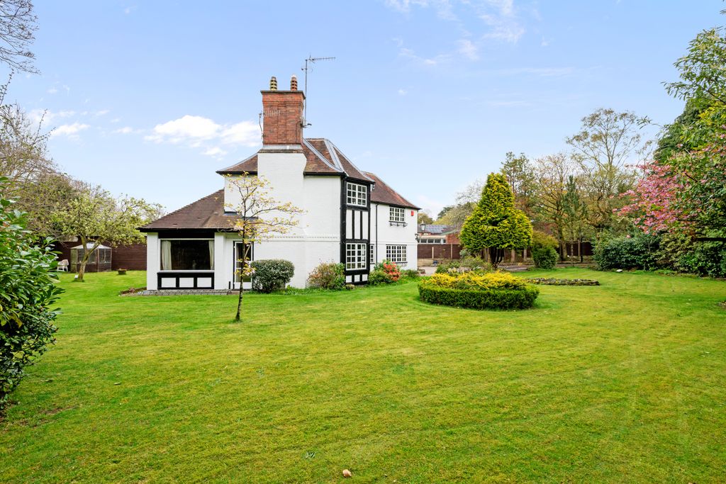 Property photo 3 of 29 Side Elevation