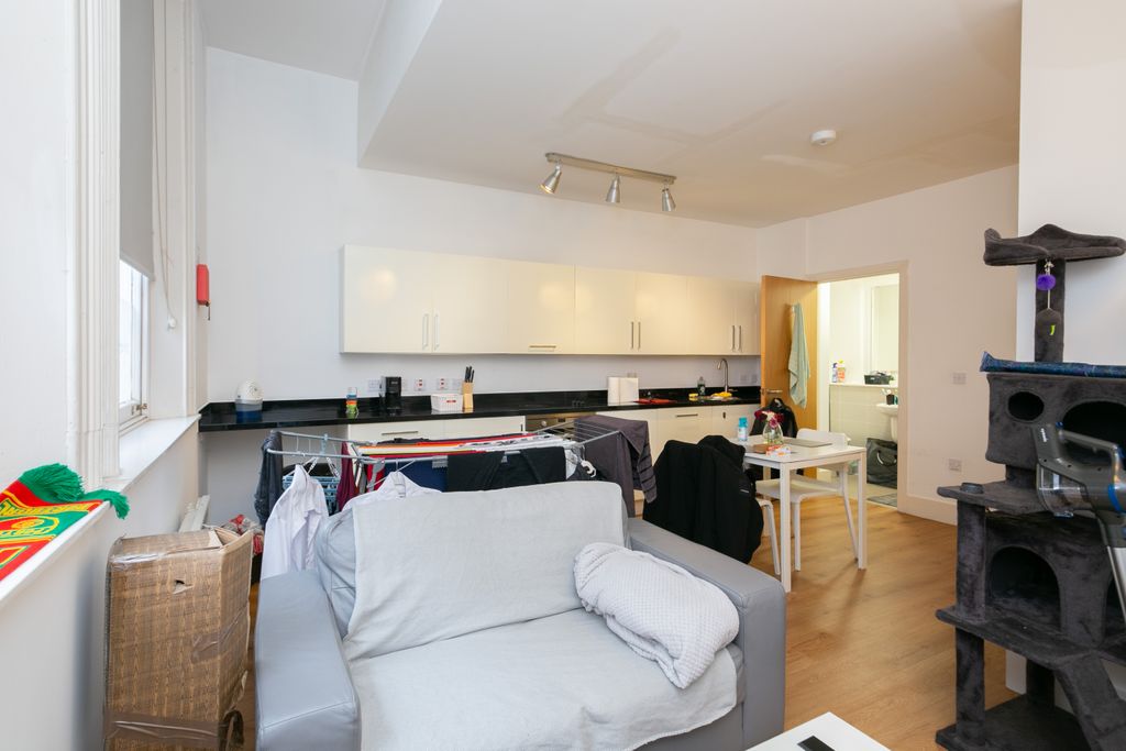 Property photo 3 of 33