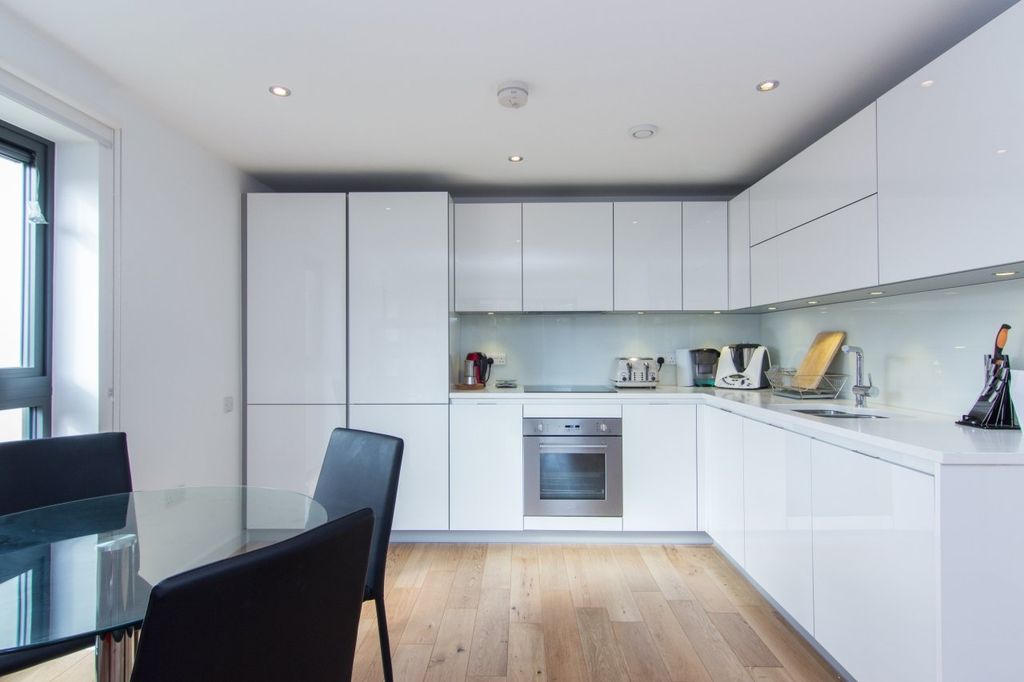 Property photo 3 of 6 Kitchen