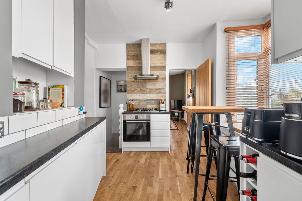 Property photo 2 of 12 Photo 17