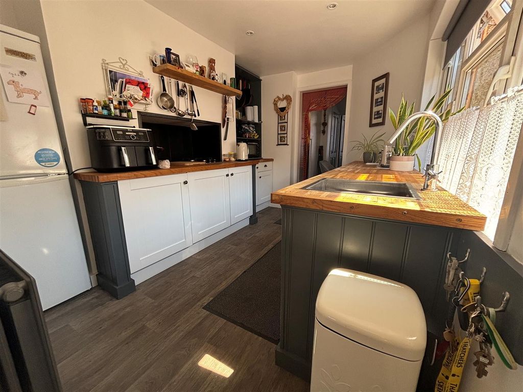 Property photo 2 of 19 Kitchen