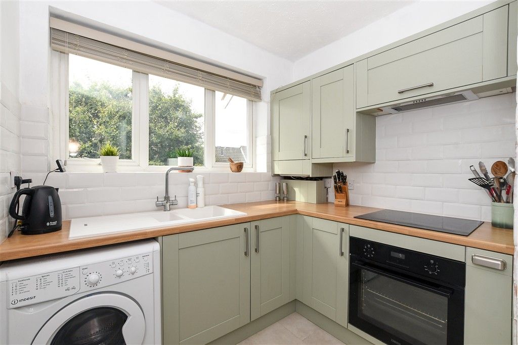 Property photo 3 of 12 Kitchen