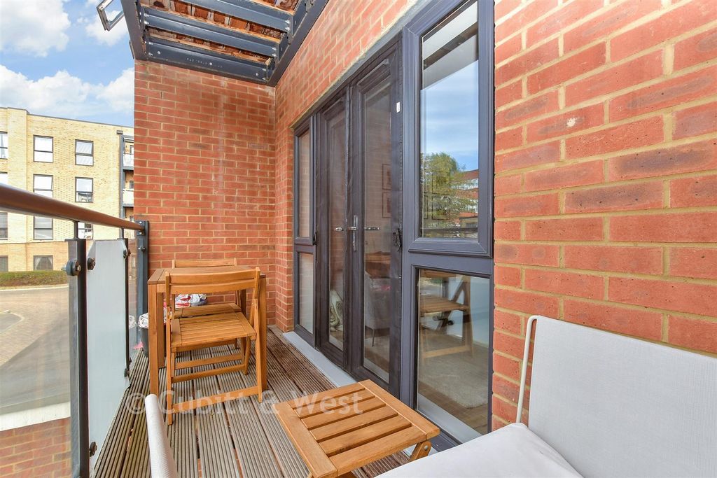 Property photo 2 of 11 Balcony / Terrace