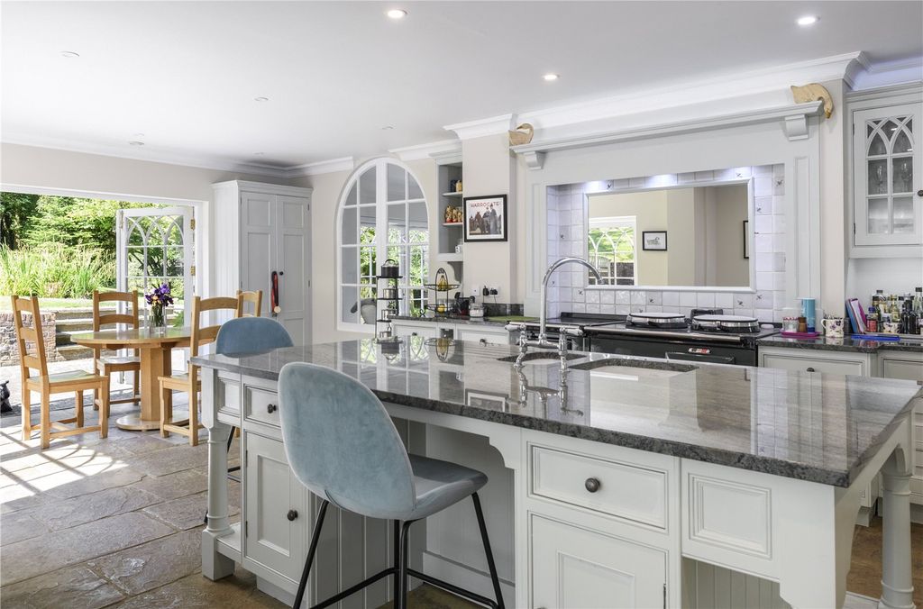 Property photo 3 of 54 Westdown House