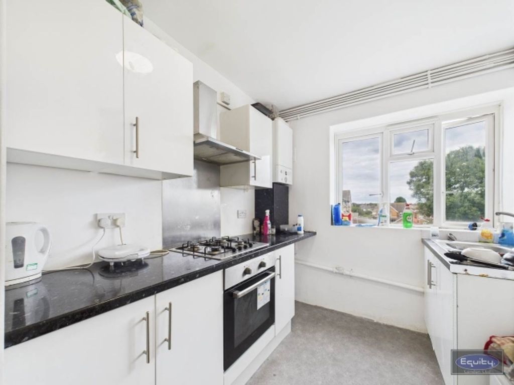 Property photo 3 of 8 Kitchen