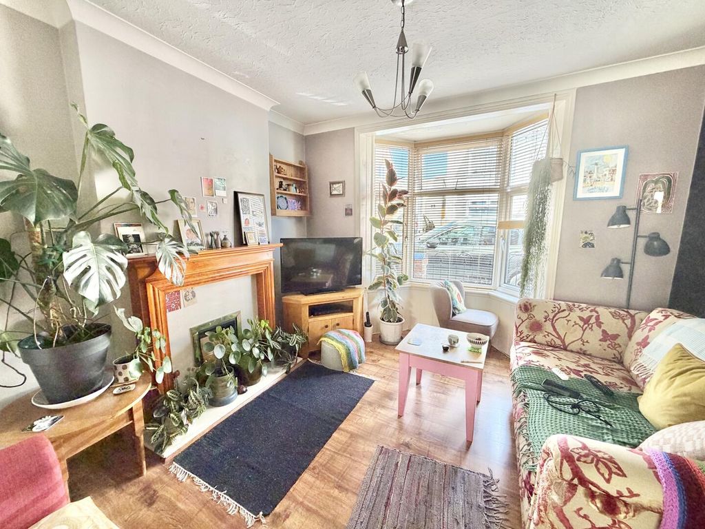 Property photo 3 of 10 Living Room