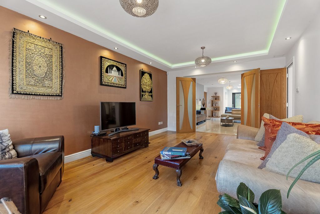 Additional image 7 of 6 bed detached house for salePine Grove, Brookmans Park AL9