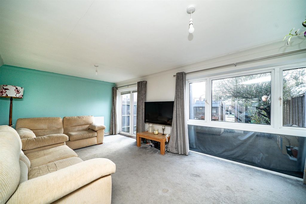 Property photo 2 of 20 Living Room