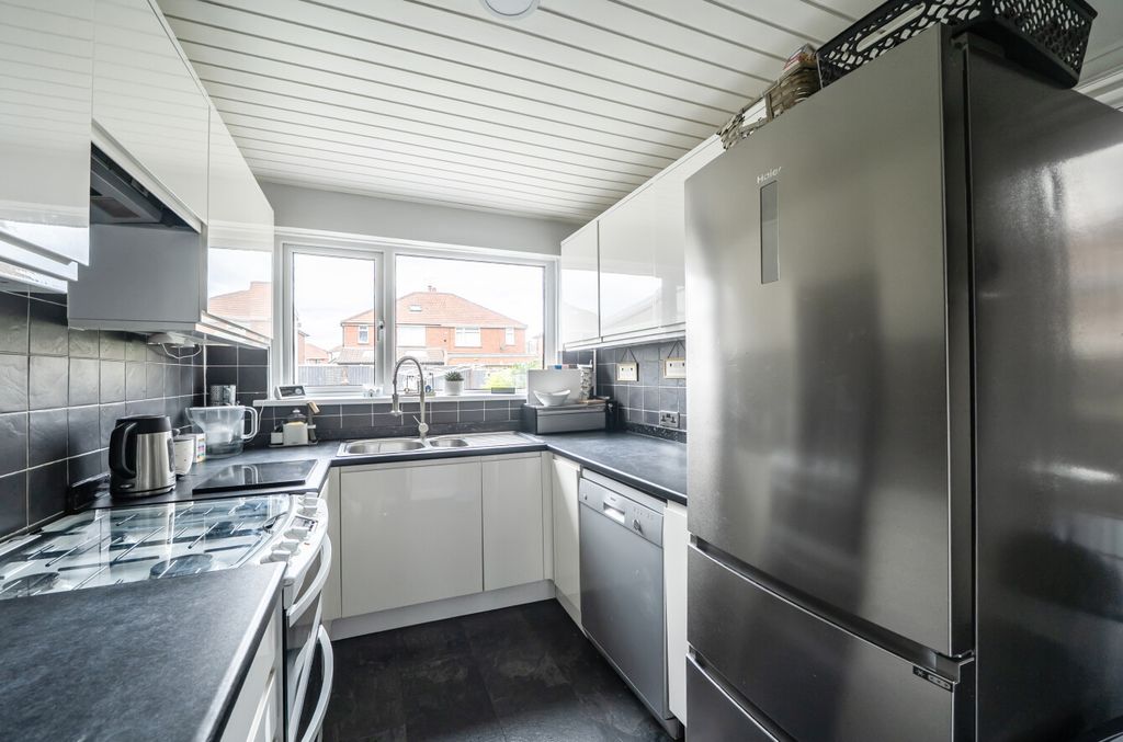 Property photo 3 of 13 1457376-16-6A024A...