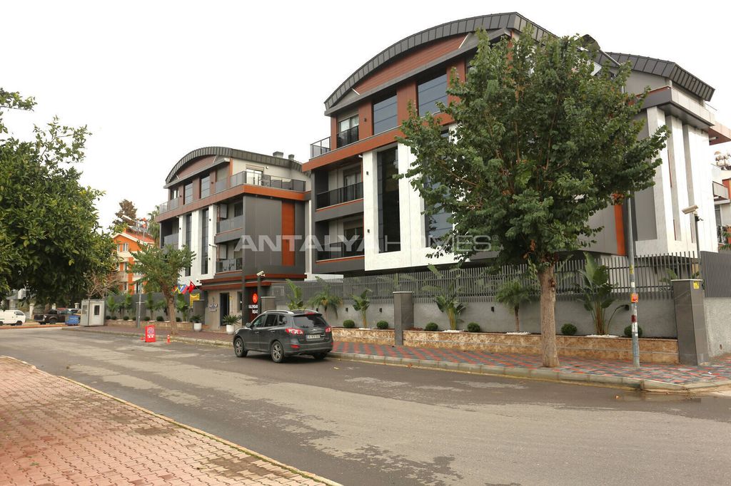 Property photo 3 of 35