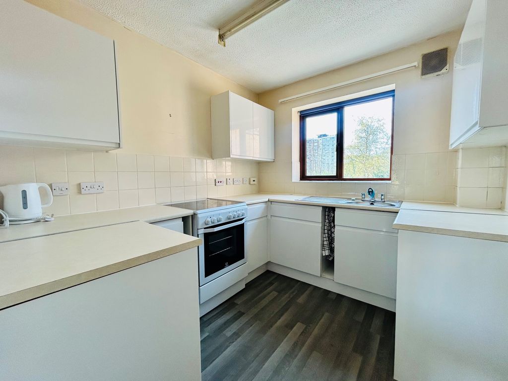 Property photo 2 of 6 Kitchen