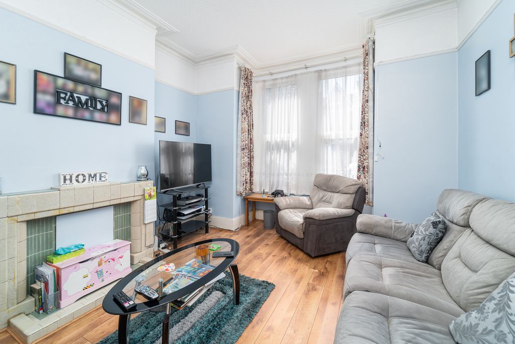 Property photo 2 of 16 Ndb08440-Edit