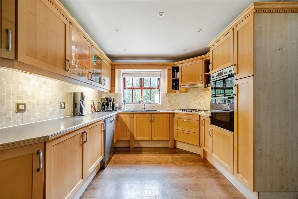 Additional image 10 of 7 bed detached house for saleHeadley Road, Liphook GU30