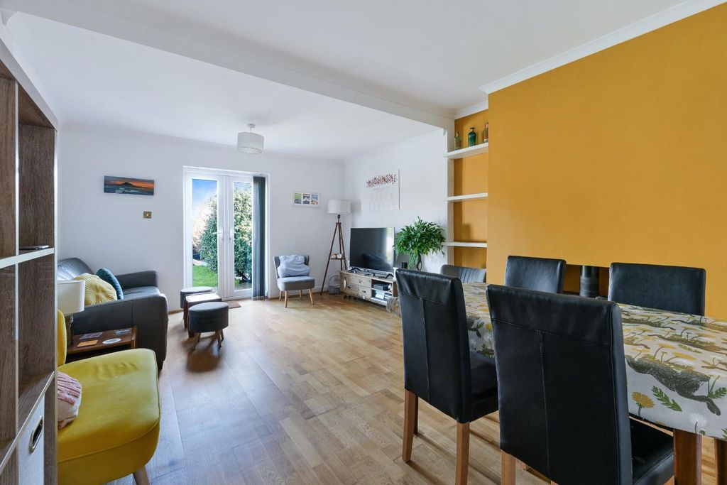 Property photo 2 of 14 Firswood Avenue