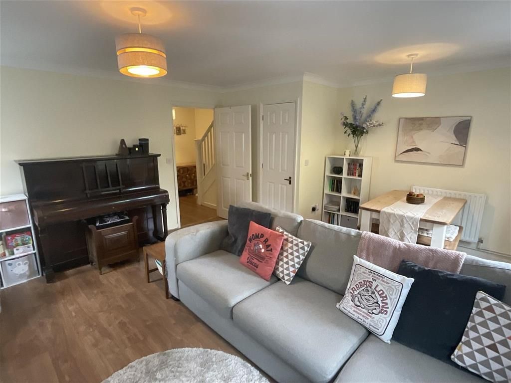 Property photo 1 of 10 Lounge / Dining Room