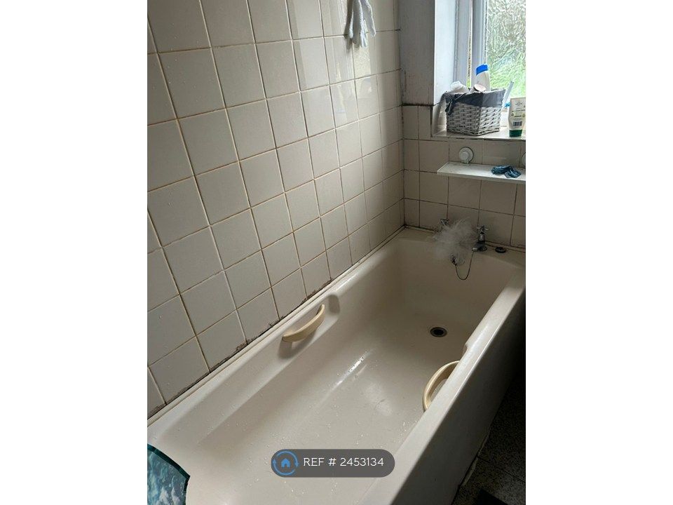 Property photo 3 of 12 Bathroom