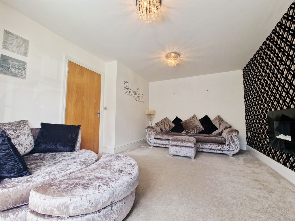 Property photo 2 of 33