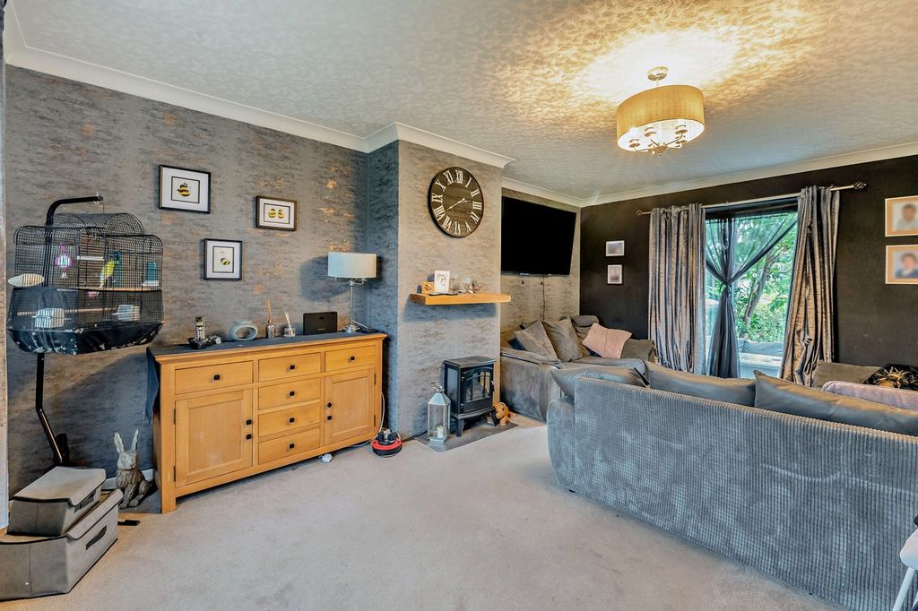 Property photo 2 of 32
