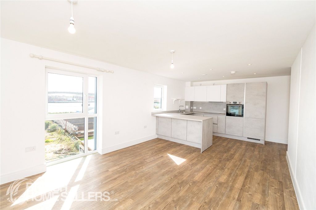 Property photo 3 of 23 Picture No. 27