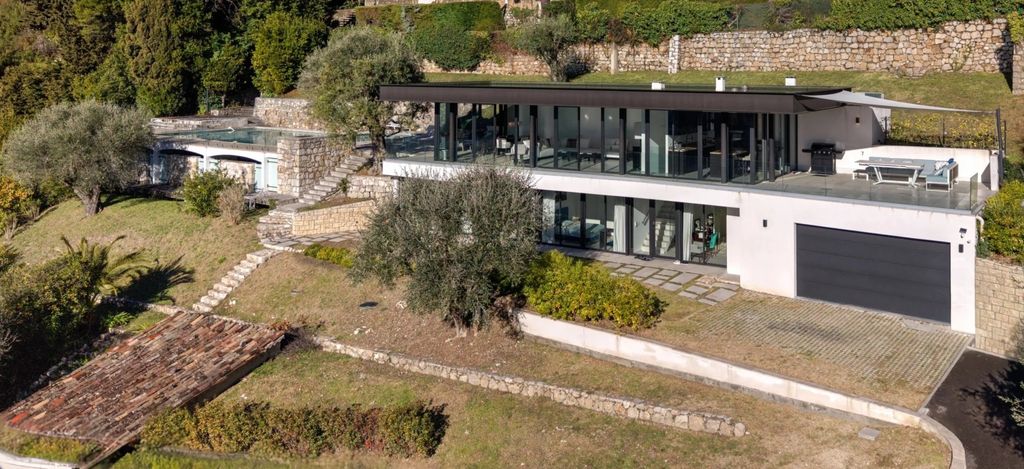 Property photo 2 of 21